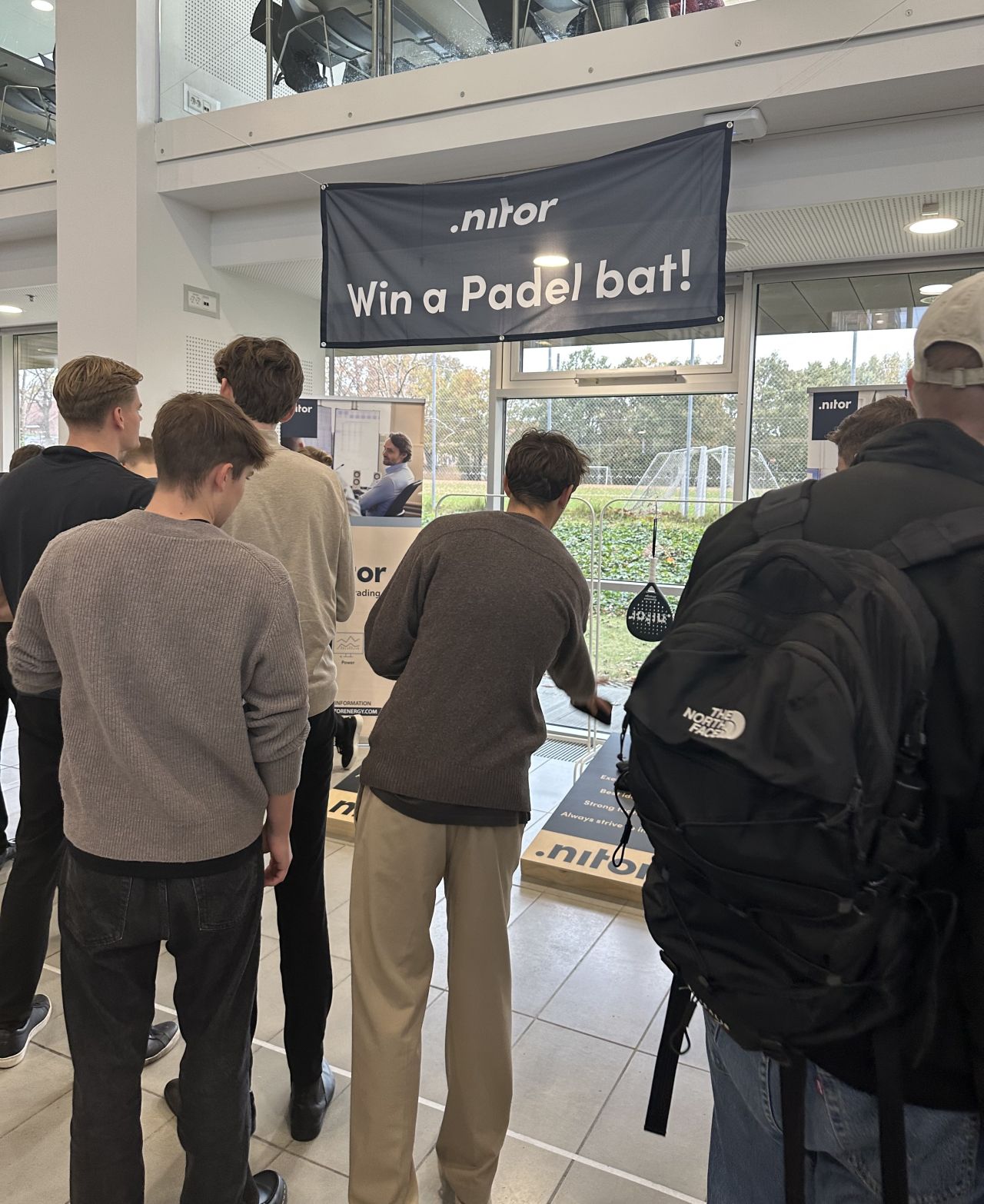 Cornhole gespeeld bij een bedrijfsevenement